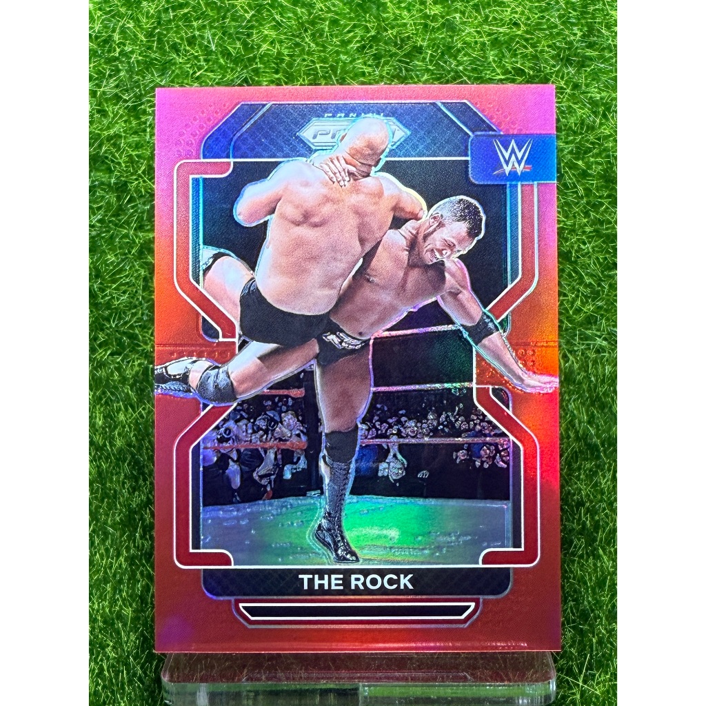 RUN /299 The Rock PANINI WWE Prizm Red #191