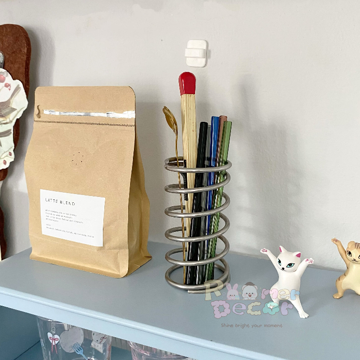 Roomer.Decor [พร้อมส่ง] สปริงใส่ของ โลหะแต่งโต๊ะ ที่วางปากกาเครื่องเขียน/แปรงฟัน/แปรงแต่งหน้า โต๊ะเครื่องเขียน home cafe
