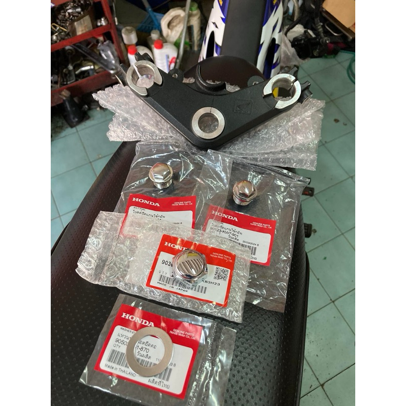 น๊อตล็อคแผงคอ พร้อมแหวนรองและน๊อตหัวโช๊ค ทั้งหมด 4ชิ้น HONDA Nova,Cela,Tena,Beat,Dash,LS125 แท้ศูนย์