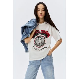 H&M(เอชแอนด์เอ็ม) เสื้อยืดพิมพ์ลายแบบโอเวอร์ไซส์ ผู้หญิง 125…