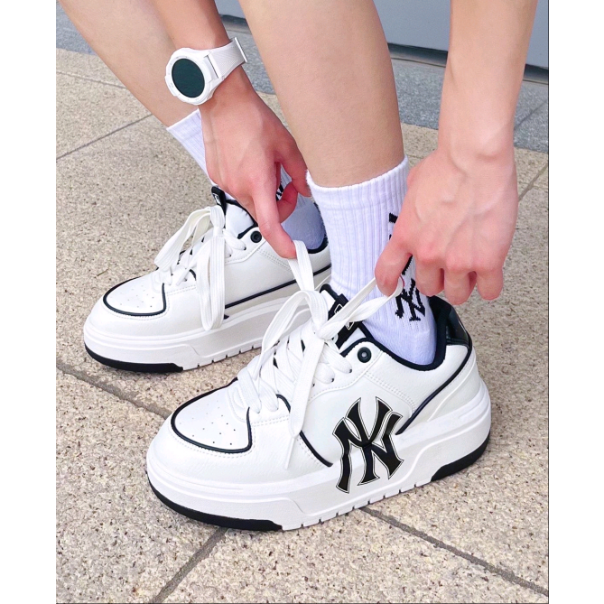 MLB Chunky Liner Pu Snique charm Sneakers รองเท้าผ้าใบ