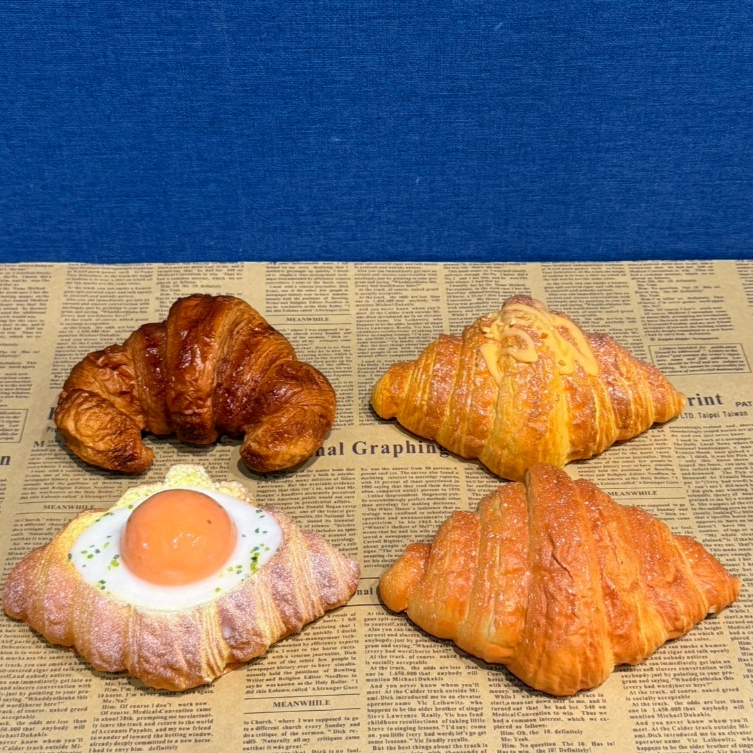 ครัวซอง croissant ครัวซ็อง โมเดลขนมปัง เค้ก สำหรับตกแต่งร้านกาแฟ เบเกอรี่ พร๊อพถ่ายรูป