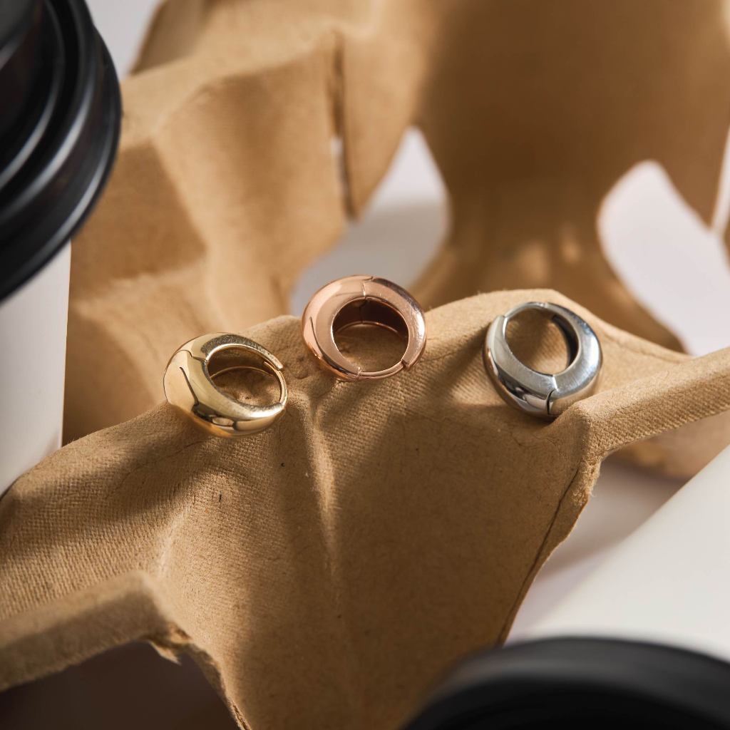 earika.earrings - oval hoop ต่างหูห่วงโค้งเรียบ วัสดุสแตนเลส (stainless steel) ใส่อาบน้ำได้ เหมาะสำหรับคนแพ้ง่าย - รูปที่ 3