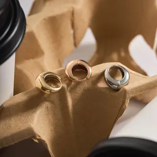earika.earrings - oval hoop ต่างหูห่วงโค้งเรียบ วัสดุสแตนเลส (stainless steel) ใส่อาบน้ำได้ เหมาะสำหรับคนแพ้ง่าย