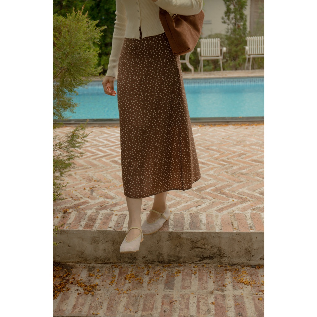 avo ginkgo cream skirt กระโปรงผ้า polyester ลายดอกไม้เล็กๆ รอบนี้มา 2 โทนสีนะค้า รุ่นนี้มีซับในให้ไม่ต้องกลัวโป๊เลยค่า