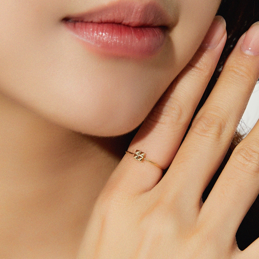 HELENE Cube Square Miss Gold Ring 14K