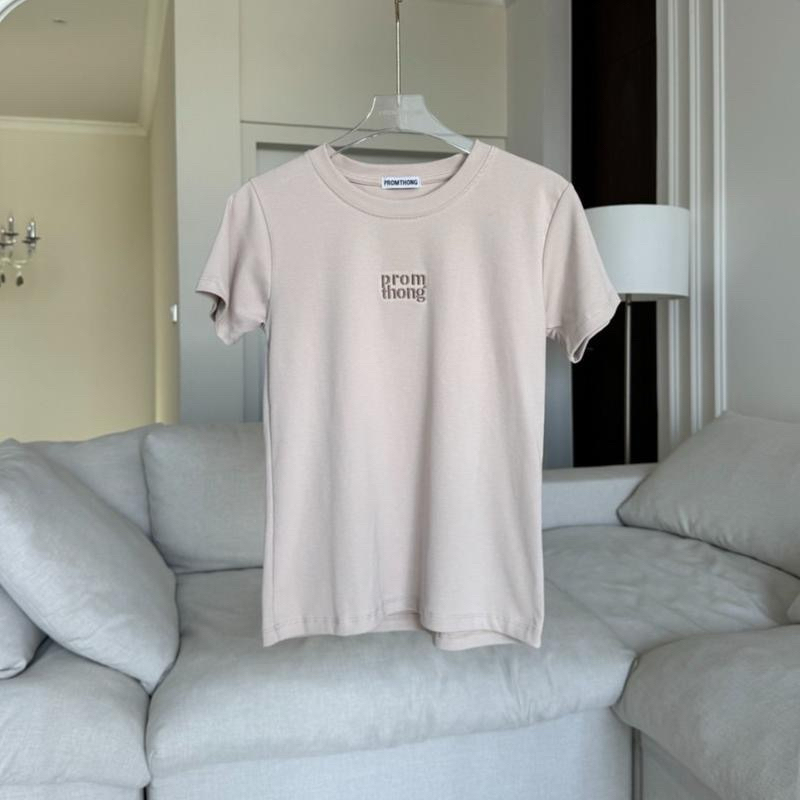 เสื้อยืด ปักหน้าอกphomthong ขนาดอก 40“ ยาว 22