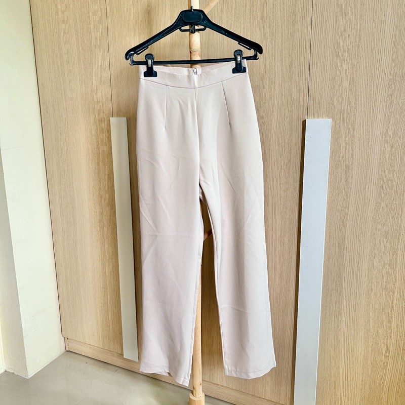 กางเกงขากระบอก เอวสูงสีครีม ป้าย WS Clothings
