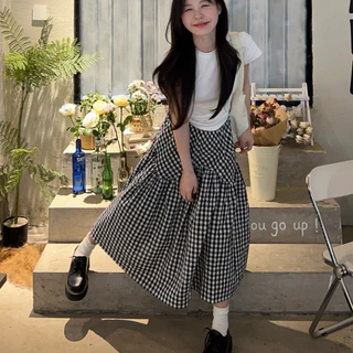 cherryshop พร้อมส่ง กระโปรงยาวปานกลางเอวสูงลายตารางสีแดงสไตล์เกาหลีสุดหวานสำหรับผู้หญิงในฤดูร้อน สไตล์เอไลน์ ลำลองหลวมๆ