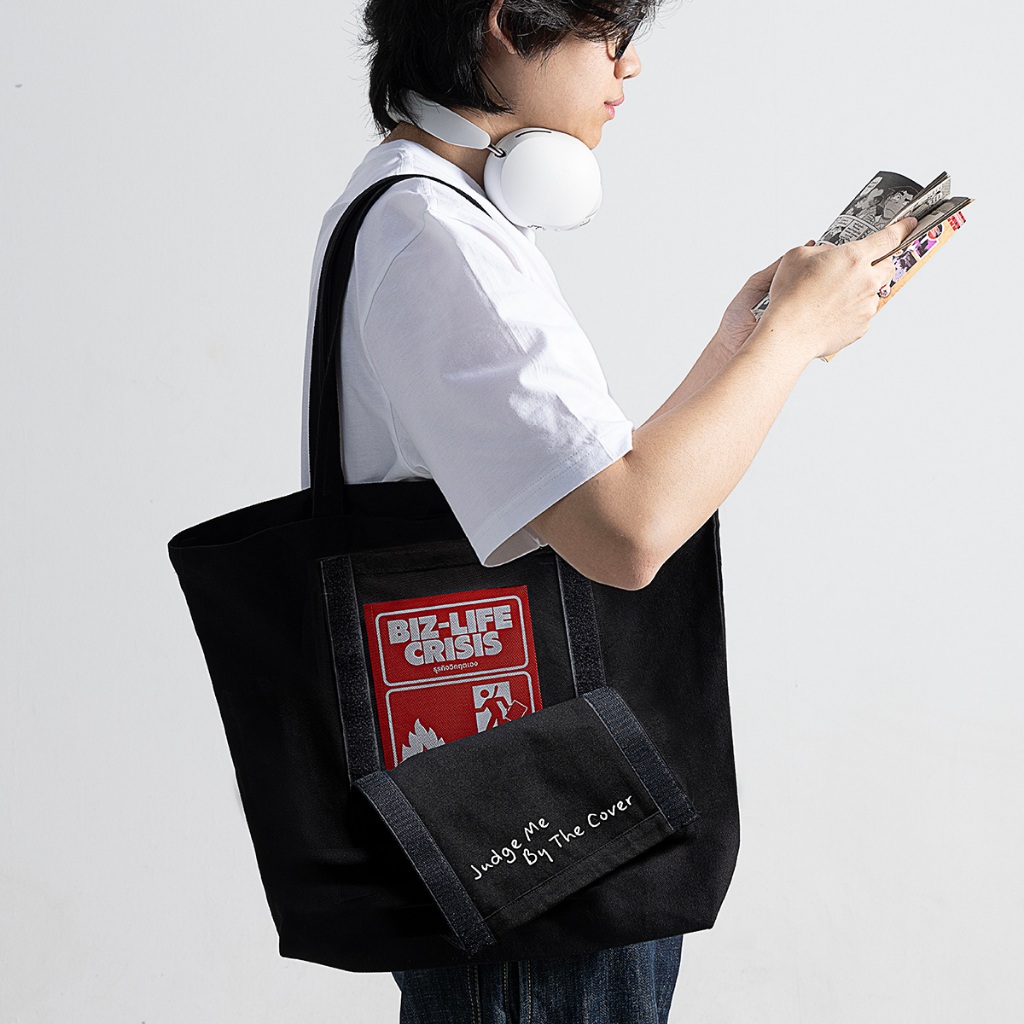 Judge Me By The Cover Tote - กระเป๋าสะพายข้างใส่หนังสือ