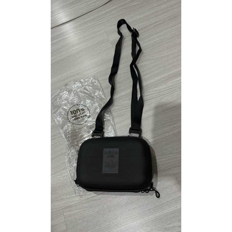 กระเป๋า Asidas ของแท้ พร้อมส่ง หายากนะคะ ไม่มีขายในไทย