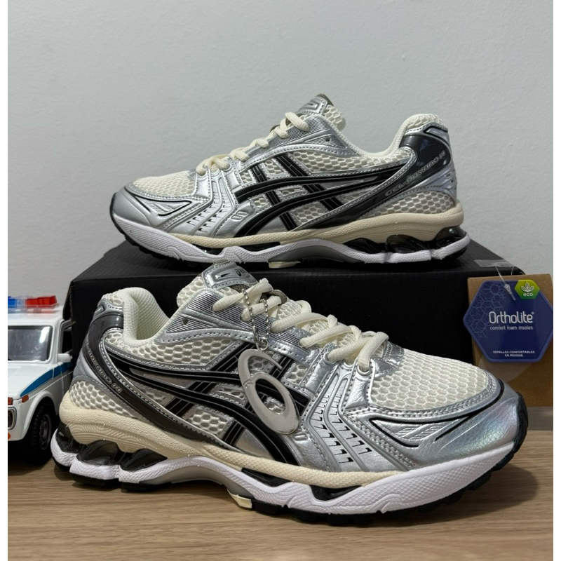 รองเท้า Asic  รุ่นขายดีทีสุด มี6สีให้เลือกครับ