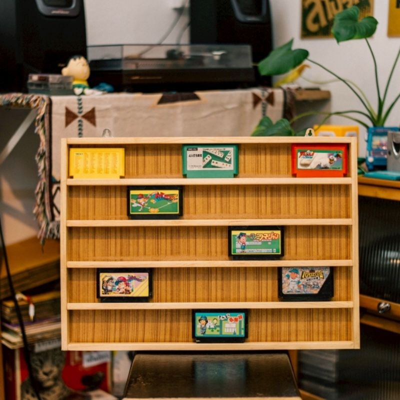 ชั้นสำหรับวางตลับเกมส์FAMICOMคอมโชว์ตลับ