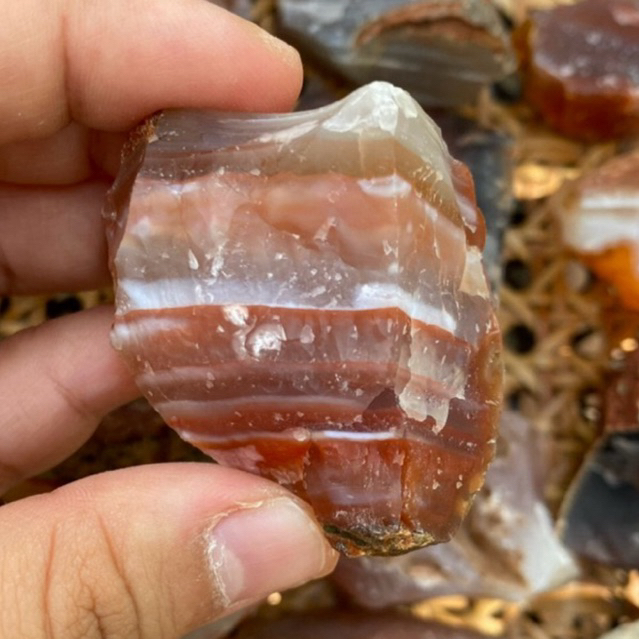 Red agate เรด อาเกตดิบ สวย น่ารักมาก เป็นหินที่ช่วยเสริมความมีชีวิตชีวาและพละกำลัง ช่วยเพิ่มความมั่นคงความคิดสร้างสรรค์