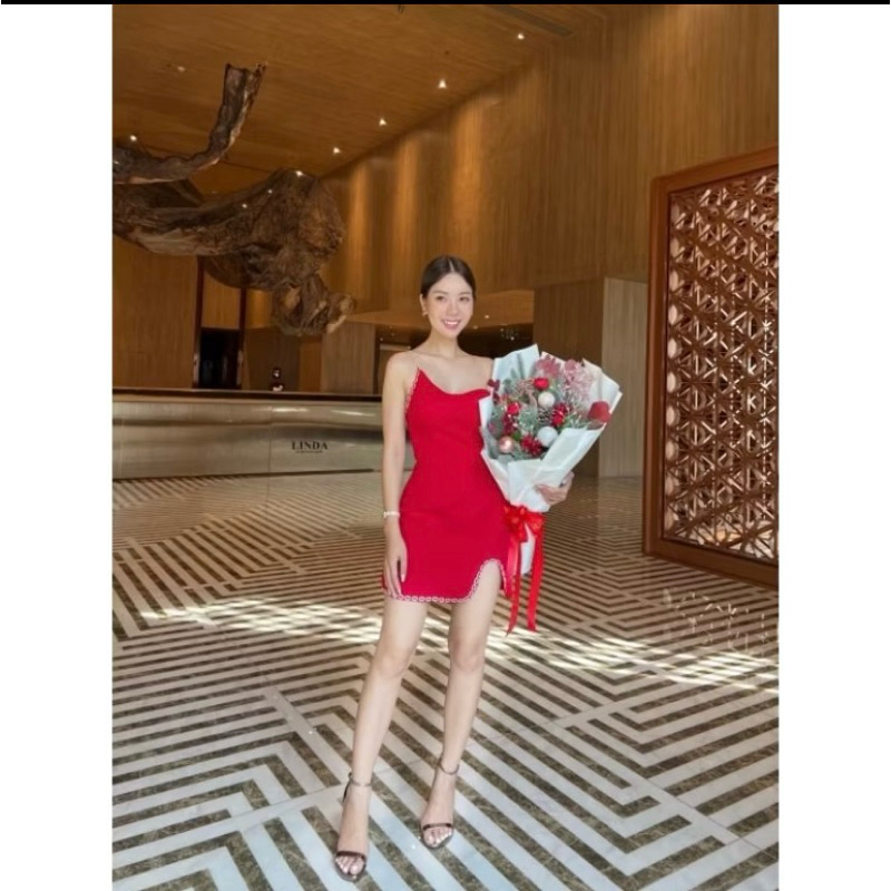 เดรสสีแดงไหล่เดียว Linda