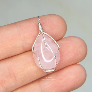 มีส่งด่วน💥 จี้หินแท้ 100% โรสควอตซ์ Rose quartz ทรงหยดน้ำ งานพันลวดทำมือ