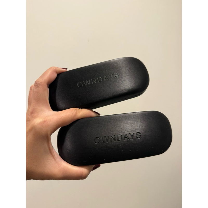 มือสอง สภาพ100% กล่องแว่น owndays สีดำ วัสดุดี แข็งแรงมาก