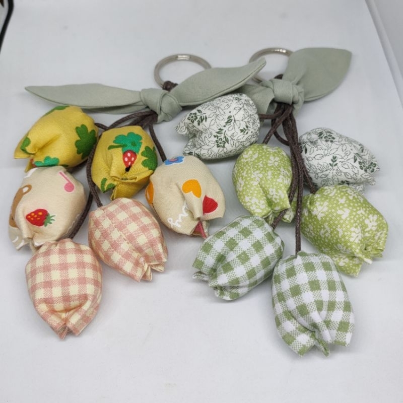 พวงกุญแจดอกไม้ผ้า ห้อยกระเป๋าน่ารักๆพร้อมส่ง