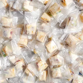 นูกัตคิวบ์ นูกัตผลไม้รวม นุ่มหนึบ เปรี้ยว หวานกำลังดี อร่อย พอดีคำ ชิ้นเล็กทานง่าย🥭🍓🍍🥝