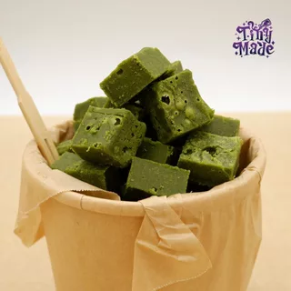 บราวนี่มัทฉะคิวบ์ ผงมัทฉะแท้ กรีนทีหอมๆ ใช้เนยแท้ หวานน้อย รสเข้ม Matcha Brownie Tinymade