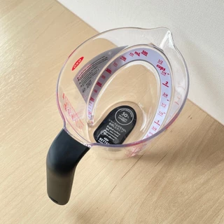 OXO ถ้วยตวง มองปริมาณได้จากมุมบน ขนาด 500 มล. รุ่นญี่ปุ่น l Angled Measuring Cup 500 ml - JPของแท้ 100%