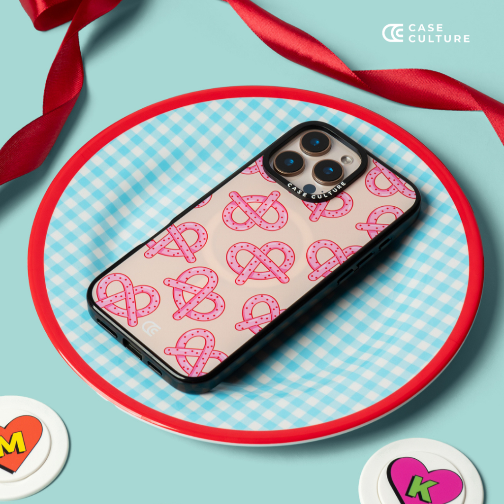 ลาย Pink Pretzel Pattern 💗🥨 เคสกันกระแทก iPhone แบรนด์ Case Culture