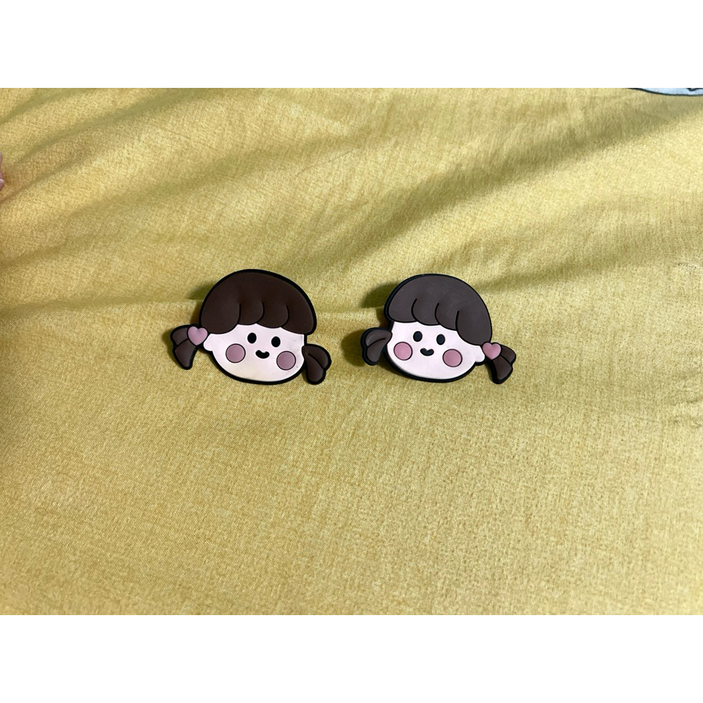 Jibitz ติดรองเท้าหัวโต crocs กระเป๋า รูปเด็กผู้หญิง 1 คู่