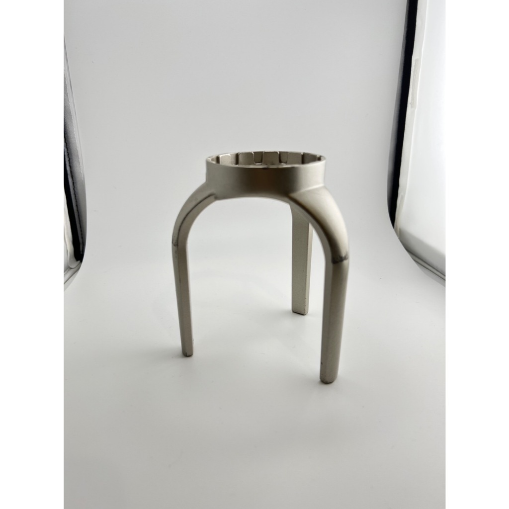 ฐานวางเครื่อง LEVERPRESSO HUGH SILVER 12x12x15 ซ.ม. มือสองสภาพ 60%ถลอก