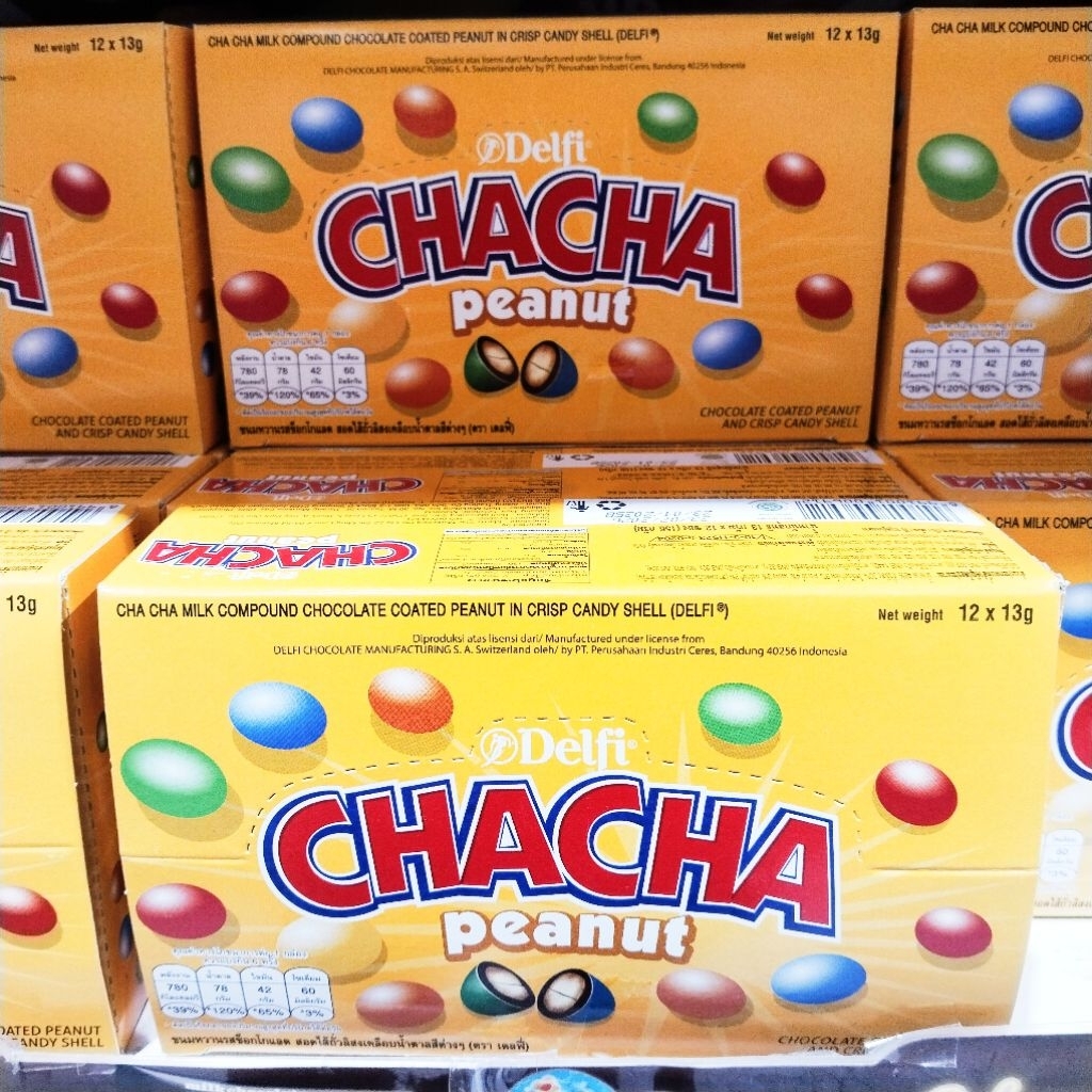 Chacha Peanut ขนมหวานช็อกโกแลตสอดไส้ถั่วลิสงเคลือบน้ำตาล 1 กล่อง มี 12ซอง