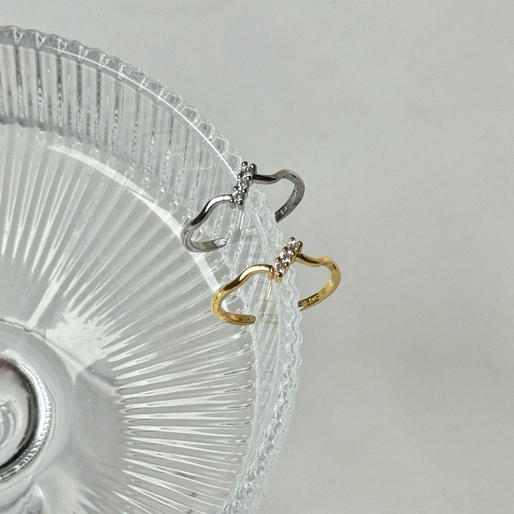 Wavy gem ring | @Trophies.co