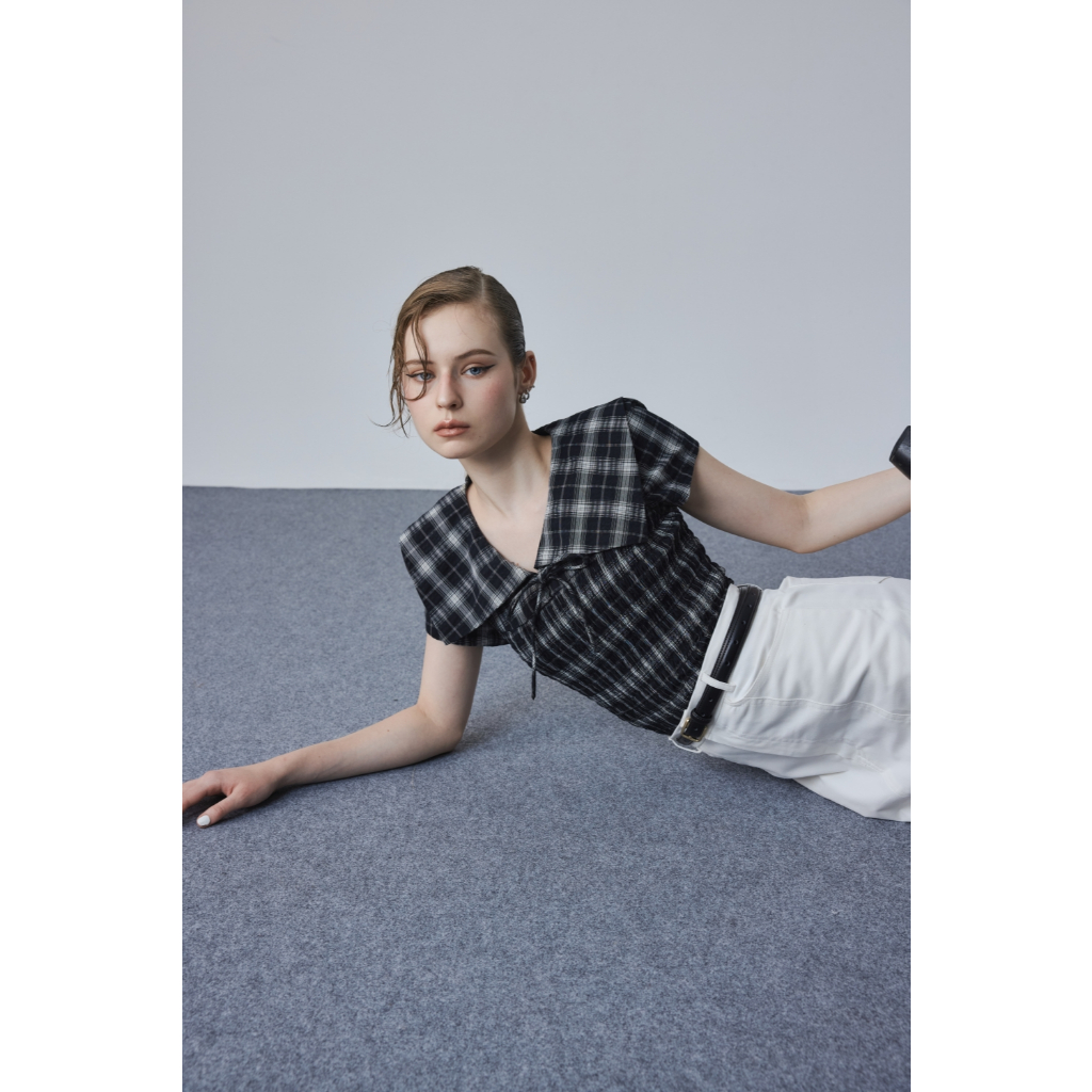 MARGIE SHORT-SLEEVES TOP เสื้อแขนสั้น ดีเทลช่วงตัวสม็อค