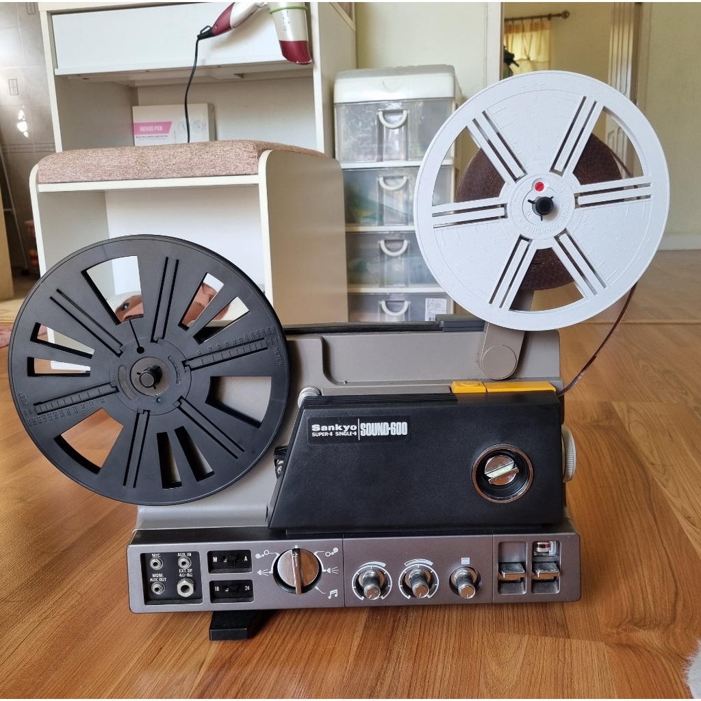 เครื่องฉายหนัง vintage 8mm Sankyo-600