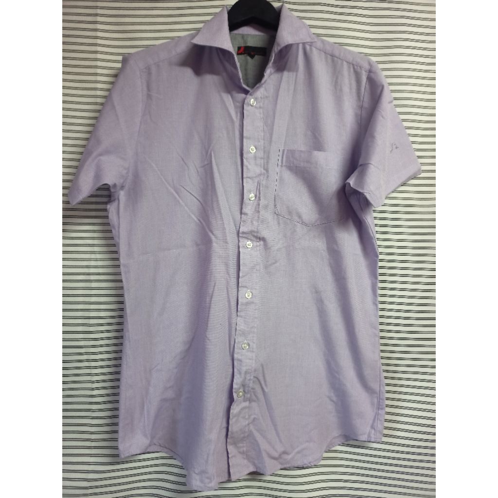 H199 เชิ้อตแขนสั้นชายมือสอง โพลีผสมคอตตอน รอบอก 44 บ่า 17 แขน 8.5 ยาว 30.5