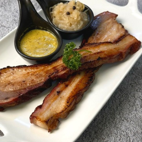 โชยุเบคอนรมควัน แบบหนา [Thick Cut Smoked Shoyu Bacon] 11มม. 240-320g | Haus
