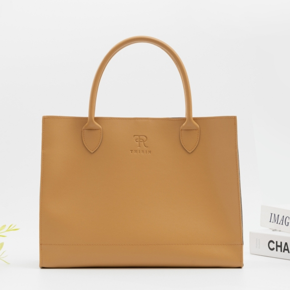 [Size M] THIRIN Urban Sleek Tote กระเป๋าทรง Tote a4 เรียบหรู พร้อมช่องด้านใน\