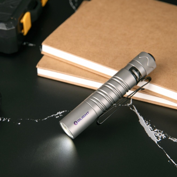 ไฟฉาย Olight i5R 350 Lumens แบบชาร์จไฟได้ ไฟฉายพกพา ของแท้ ใหม่ กล่องซีล ส่งจากไทย