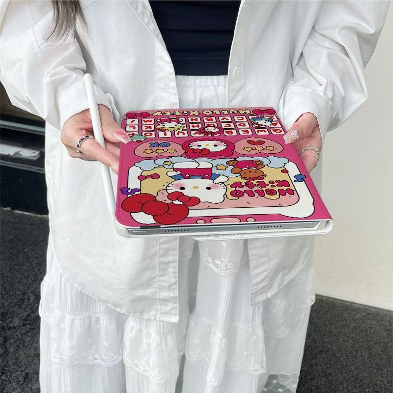 24 ชั่วโมง เคสป้องกัน iPad หมุนได้ 360°ลาย KITTY สุดน่ารัก เหมาะกับ Air7 Air6 Air8 11 ​​Gen12 Gen10 ราคา ถูกที่สุด ดีลบีเคเค แกลเลอรีภาพที่ 6