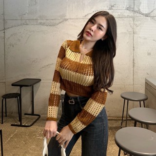 🌈MesubShop🌈เสื้อครอป คอปกโปโล ครอปแขนยาว ผ้าไหมพรมแต่งฉลุ ทอ…