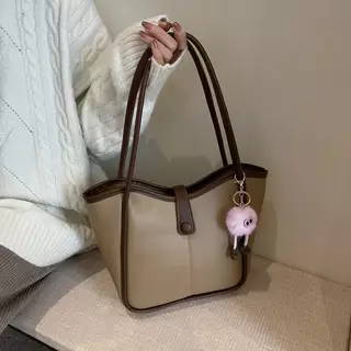 fashion.shop502 กระเป๋าสะพายข้างแฟชั่น หนังPU ทรงสวย จุของได้เยอะ (แถมพวงกุญแจ) พร้อมส่งในไทย B-031