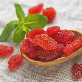 สตอเบอรี่อบแห้ง[อบแห้ง] เนื้อหนึบ อร่อย สตรอว์เบอร์รี่แท้ หวานอมเปรี้ยว เคี้ยวเพลิน แม่เฒ่าเอียด