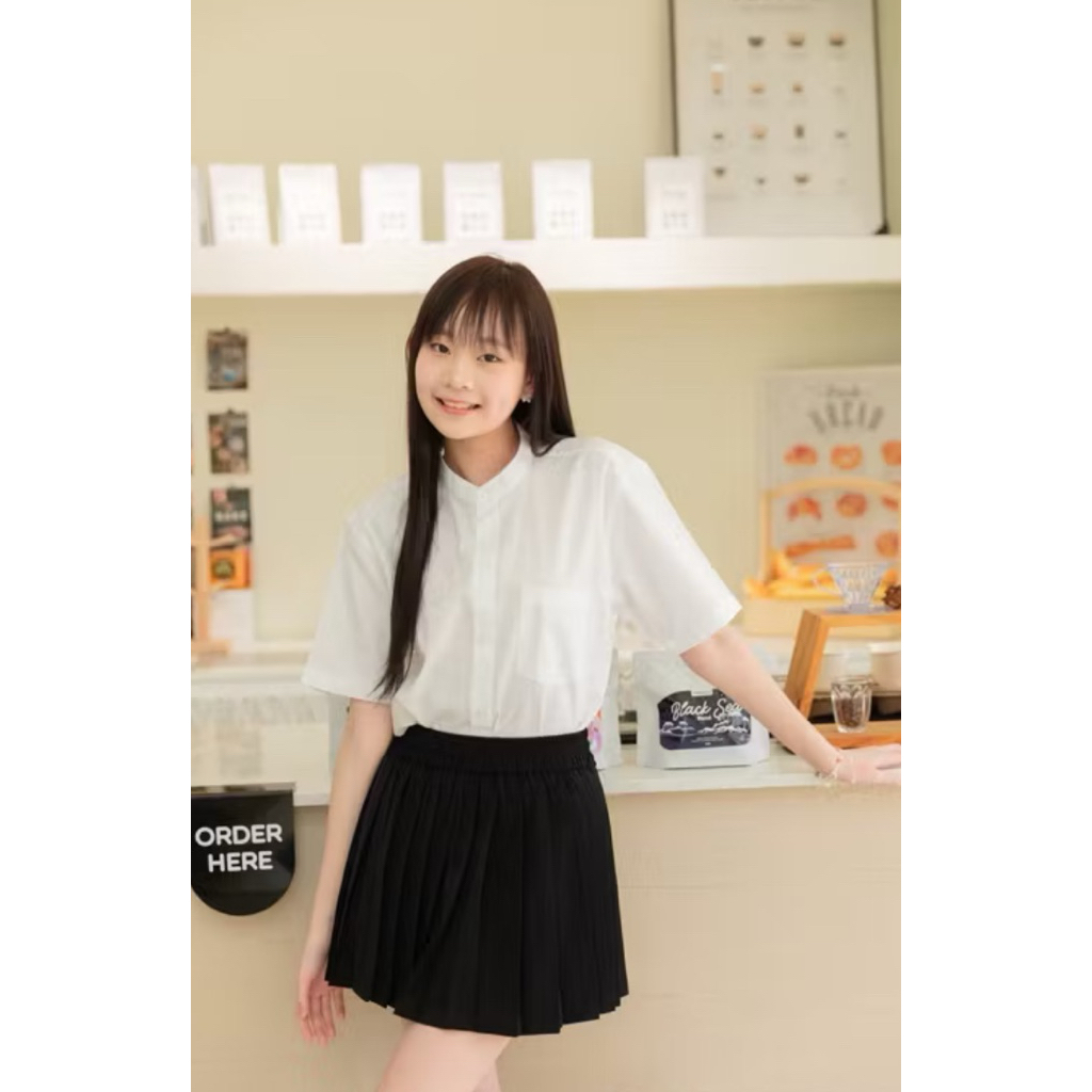 เสื้อนักศึกษาคอจีนผ้าคอมทวิว สีขาวนวล อก36 ป้าย d four บ้าน🌳 ส่งฟรีค่ะ