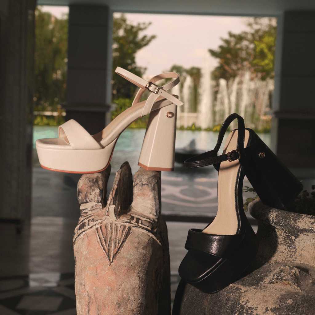 ✅SHU RUNWAY 4" PLATFORM TINY SIGNET ORIGINAL STRAPS รองเท้าส้งสูง