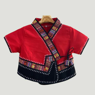 เสื้อเจ้านางไทลื้อ แต่งลายผ้าทอลายล้านนา ใส่ทำบุญ ใส่ทำงาน ใส่งานมงคล งานไหนๆก็ดูสวยตามแบบชาวเหนือ ดูโดดเด่นจ้าว