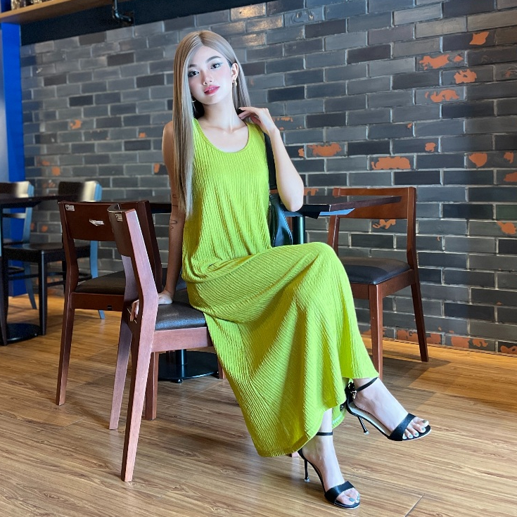 เดรสยาวแขนกุด แฟชั่น ผ้าเรย่อนเนื้อหนานุ่มสุดๆ กระโปรงยาวสายเดี่ยว เหมาะสำหรับงานเลี้ยงและการท่องเที่ยว คอกลม Q6