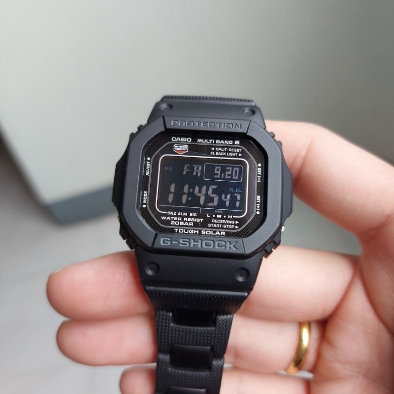 G-Shock GW-M5610BC-1 สายข้อพับ มือ2