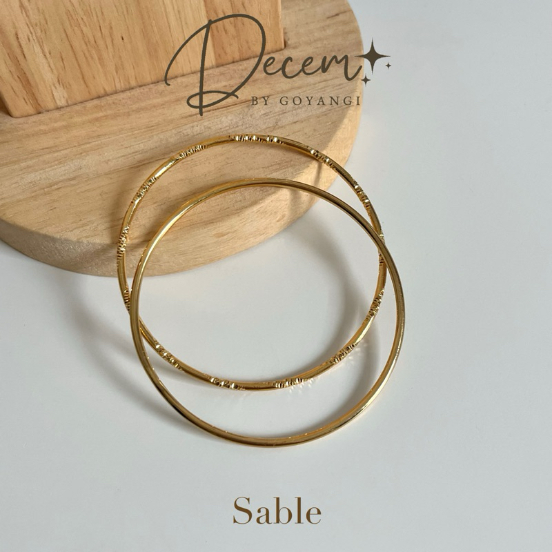 Decem- กำไลสวมรุ่น Sable สแตนเลสสามารถใส่โดนน้ำได้ ไม่ลอกไม่ดำ มีกระเป๋าเก็บให้