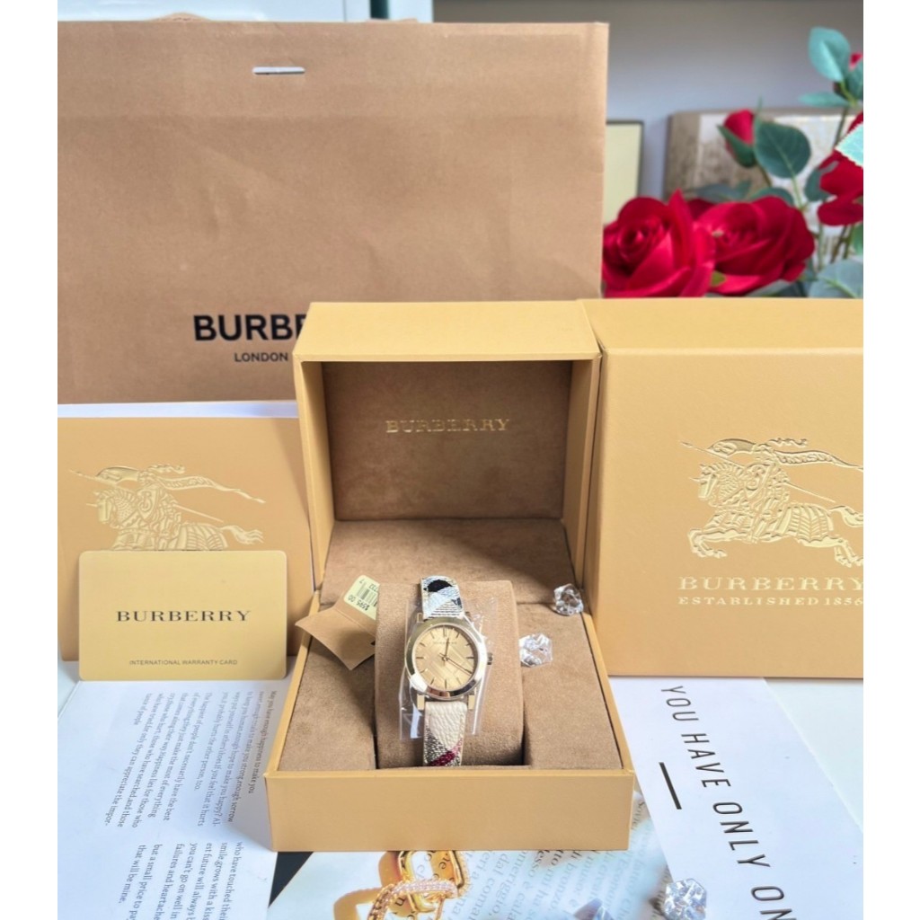 นาฬิกา New Burberry Women's Watch BU9222 26mm ลายข้อมือน่ารักหน้าปัดสีทอง