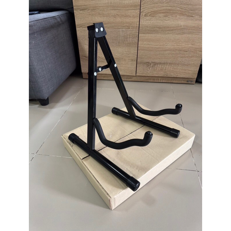 ขาตั้งกีตาร์ทรงA แบบเหล็ก ใช้ได้ทั้งกีตาร์โปร่ง ไฟฟ้า เบส มียางหุ้มกันกีตาร์เป็นรอยอย่างดีสินค้าคุณภาพดีพร้อมส่ง