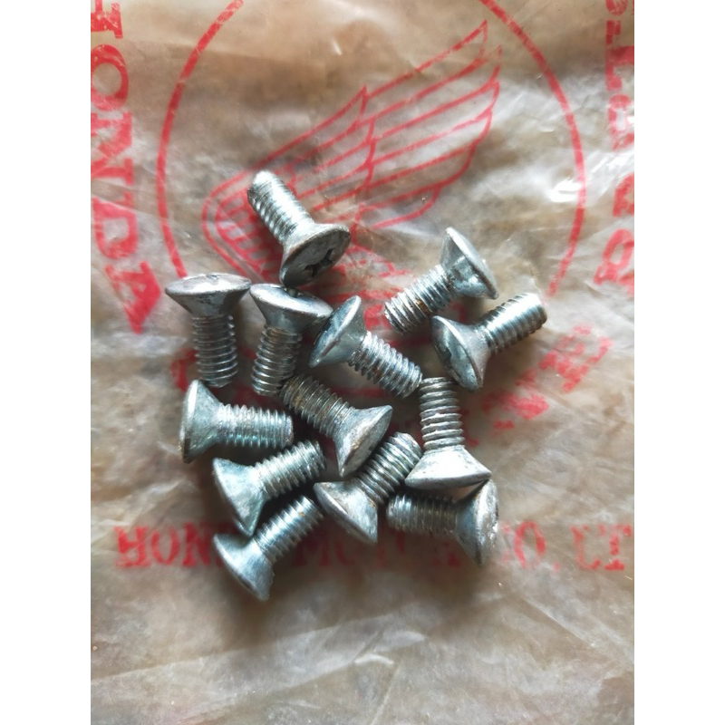 น็อตเดิม หัวนูน กาบข้างถังน้ำมัน Honda C95 C92 CS92 Benly M5*12 ตามหมายเลย23 คู่ล่ะ65บ.