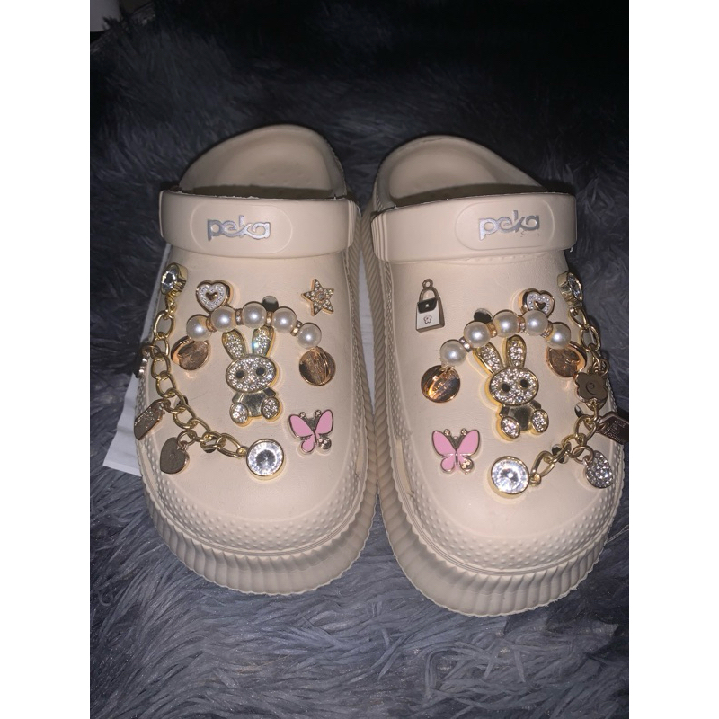 รองเท้าหัวโตPekaรองเท้าพื้นสูง